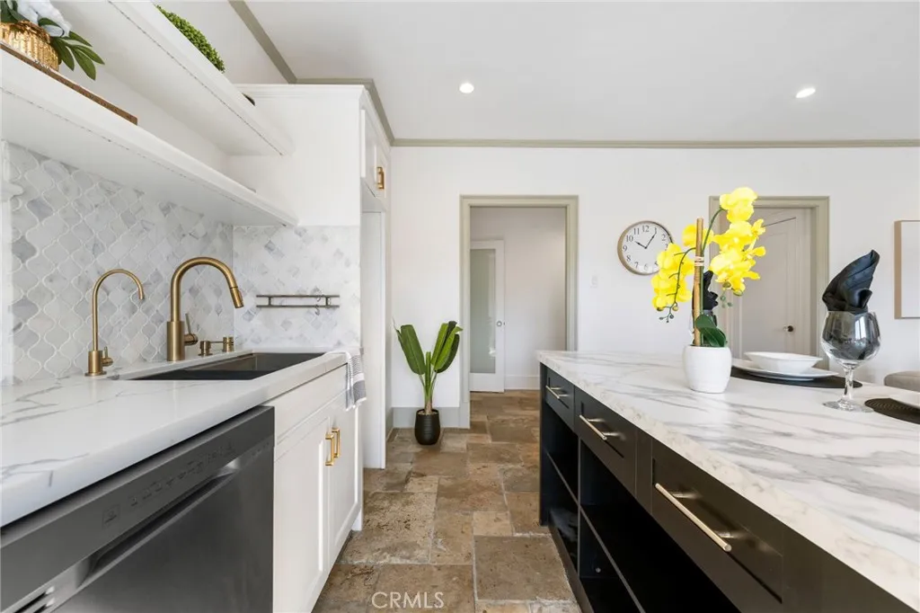 315 W 3rd Street 301, Long Beach, California 90802 home-pic-11